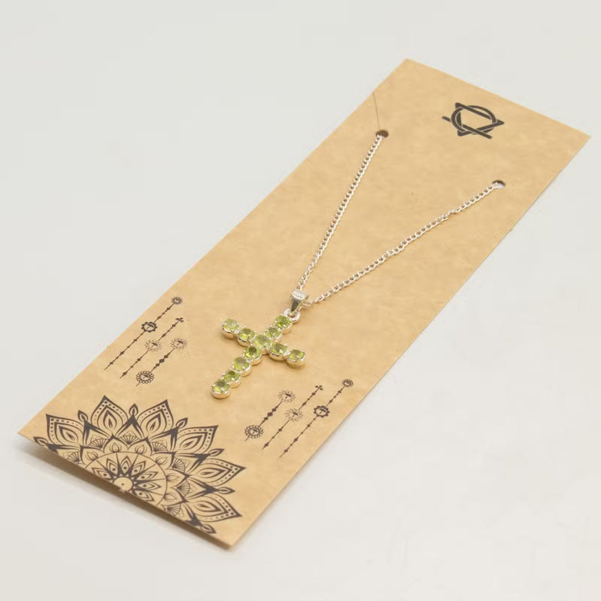 Crucifix cu Peridot